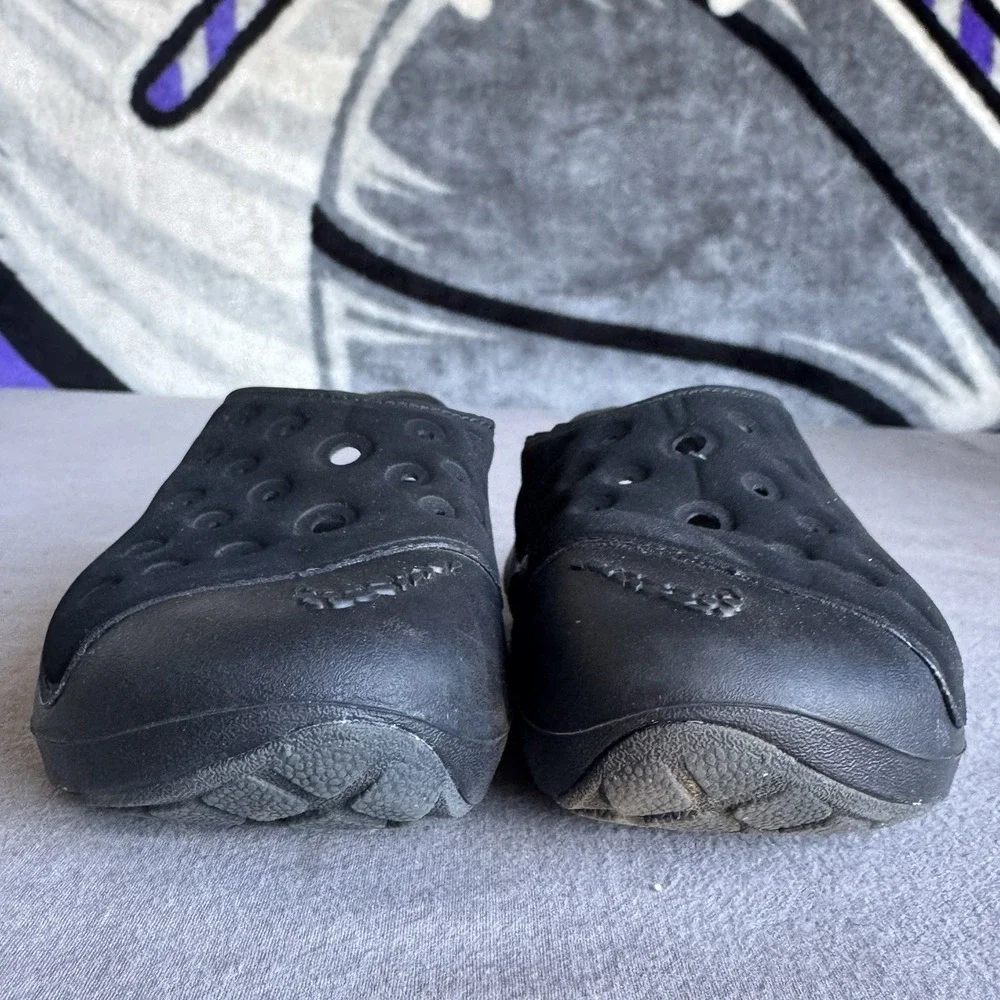 Size 8c - Nike Aqua Swoosh Big Kids Black Water Sandals